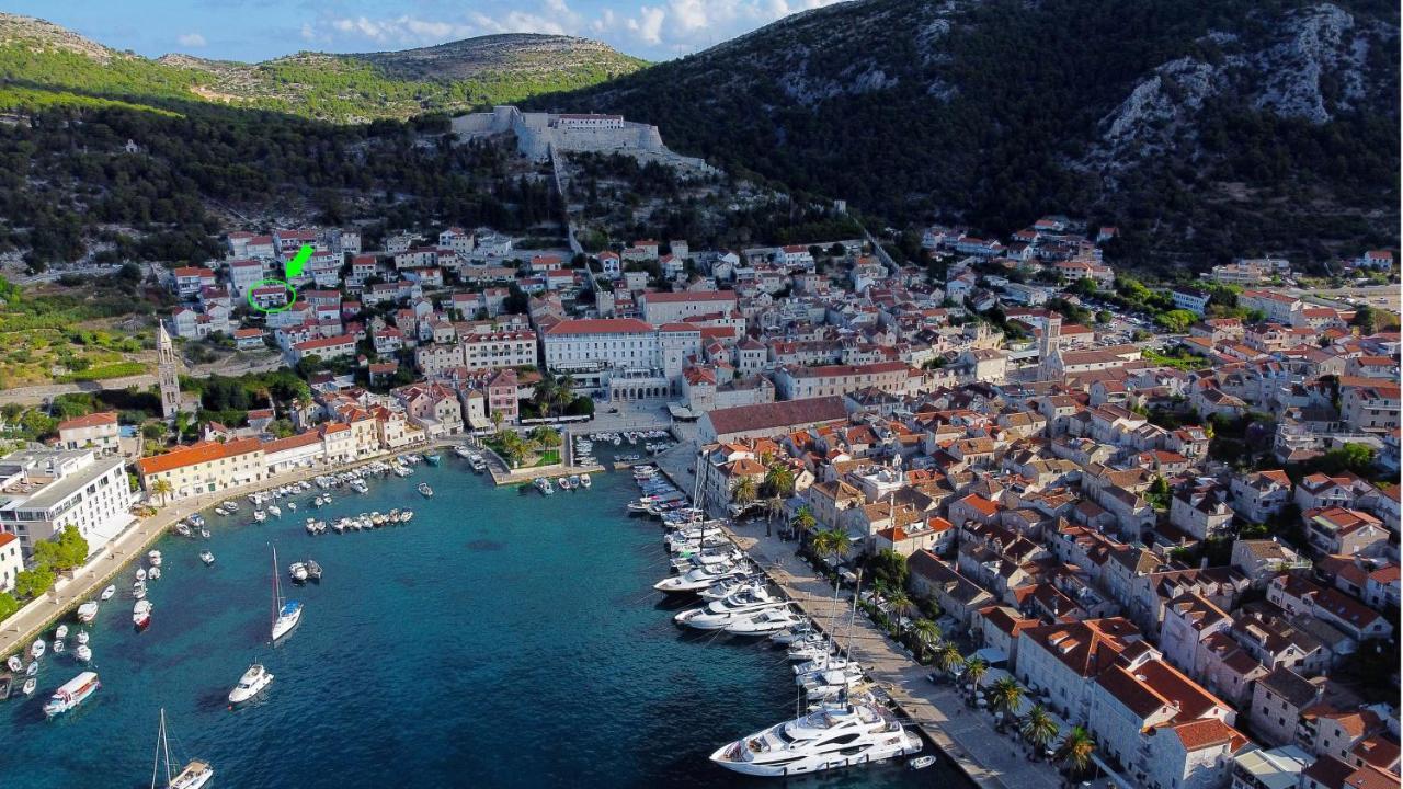 Jesliving Hvar - 2 Bedroom Elegant Apartment With Sea View In Historic Center Of هفار المظهر الخارجي الصورة