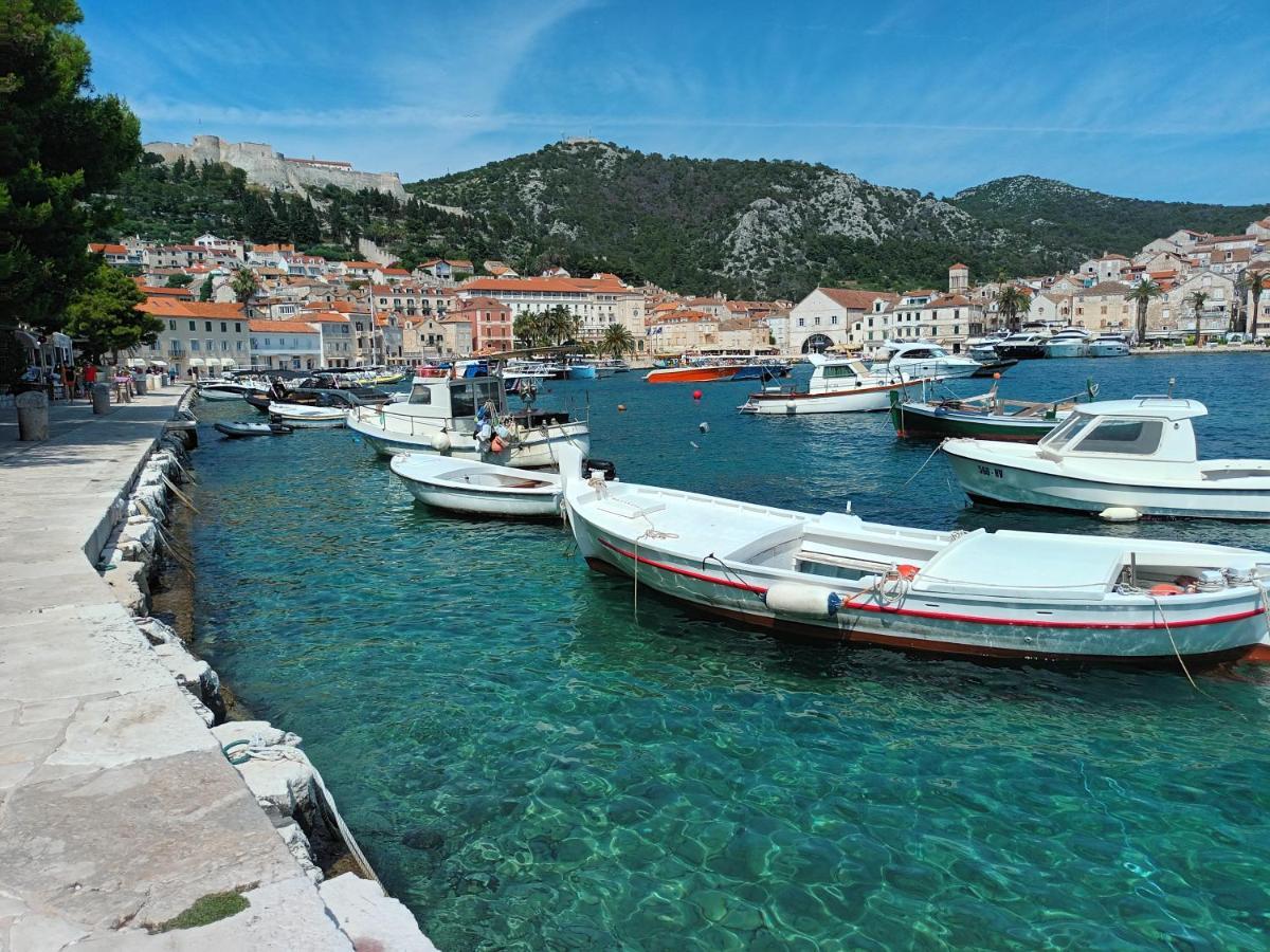 Jesliving Hvar - 2 Bedroom Elegant Apartment With Sea View In Historic Center Of هفار المظهر الخارجي الصورة