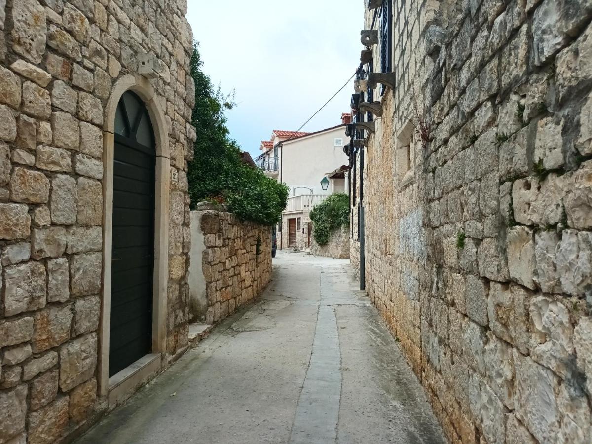 Jesliving Hvar - 2 Bedroom Elegant Apartment With Sea View In Historic Center Of هفار المظهر الخارجي الصورة