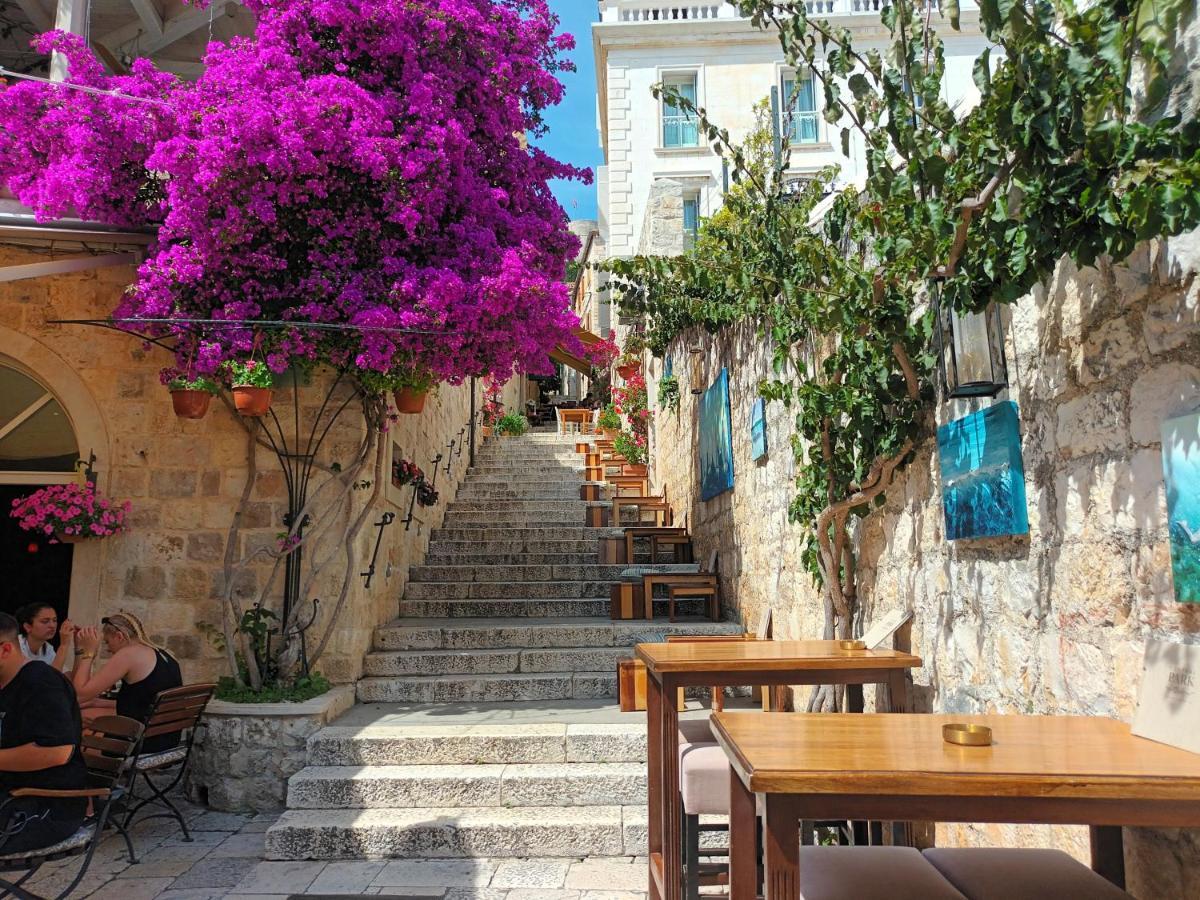 Jesliving Hvar - 2 Bedroom Elegant Apartment With Sea View In Historic Center Of هفار المظهر الخارجي الصورة