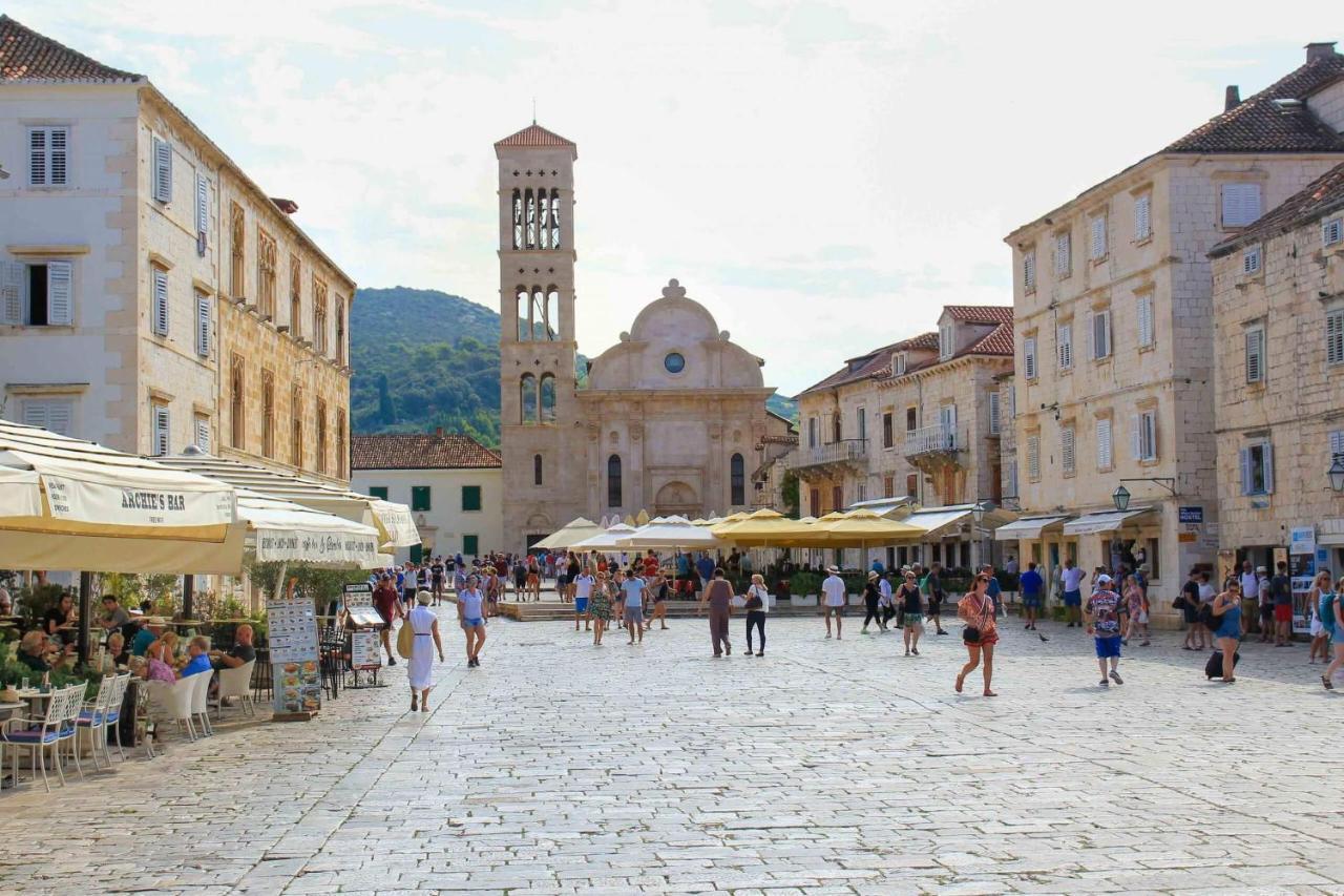 Jesliving Hvar - 2 Bedroom Elegant Apartment With Sea View In Historic Center Of هفار المظهر الخارجي الصورة
