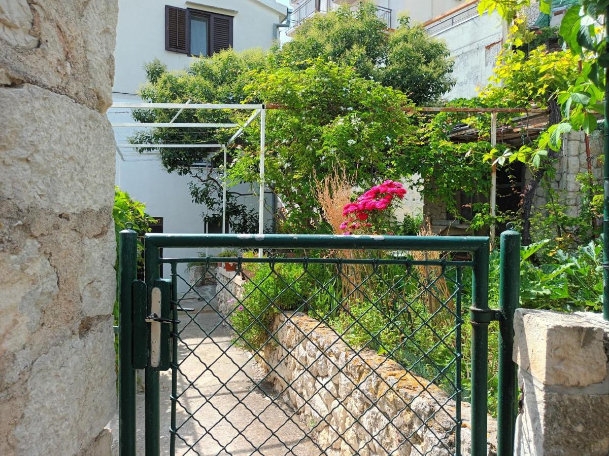 Jesliving Hvar - 2 Bedroom Elegant Apartment With Sea View In Historic Center Of هفار المظهر الخارجي الصورة