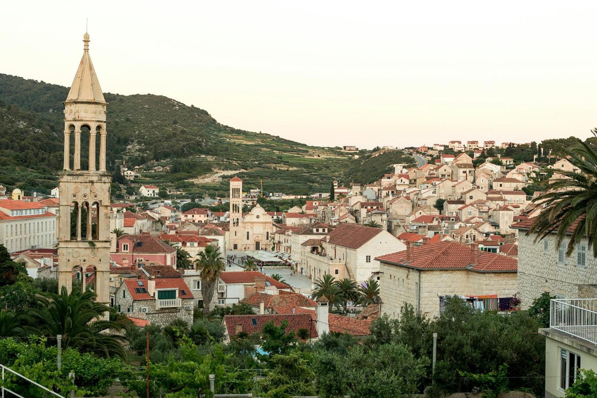 Jesliving Hvar - 2 Bedroom Elegant Apartment With Sea View In Historic Center Of هفار المظهر الخارجي الصورة