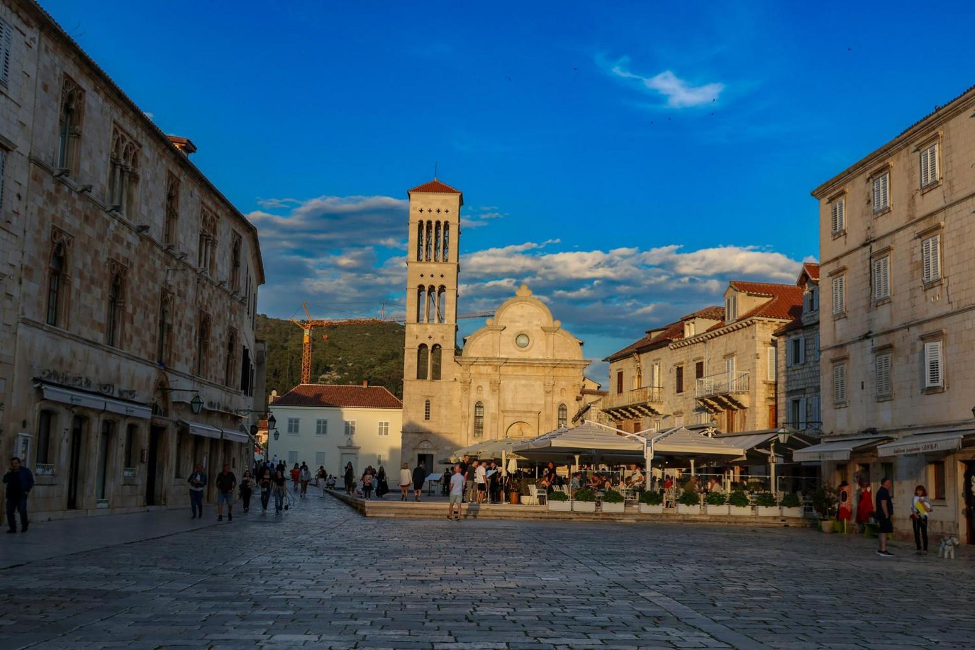 Jesliving Hvar - 2 Bedroom Elegant Apartment With Sea View In Historic Center Of هفار المظهر الخارجي الصورة